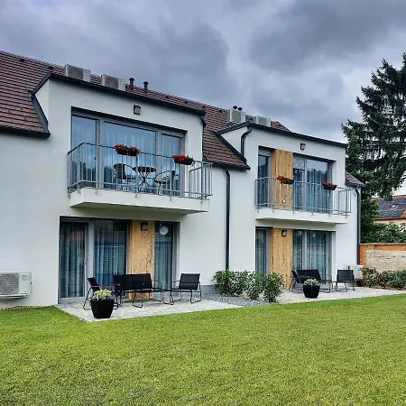 Apartment Linden Apartman 107 Glamour (Adults Only)