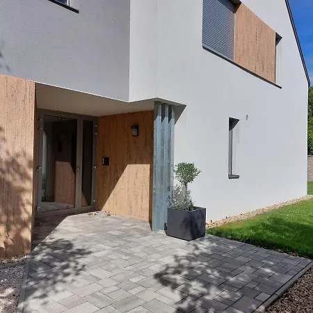 Linden 107 Glamour (adults Only) * Mosonmagyaróvár