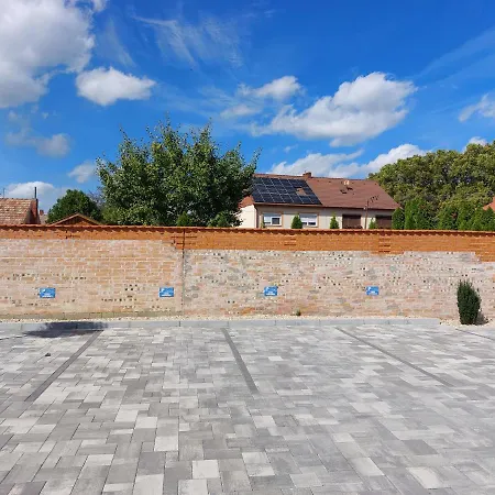 Linden Apartman 107 Glamour (Adults Only) Apartment *