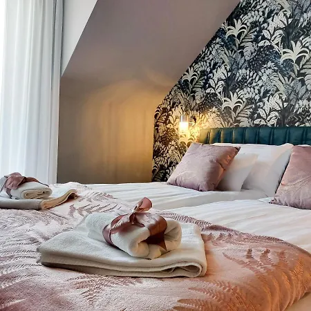 Linden 107 Glamour (adults Only) * Mosonmagyaróvár