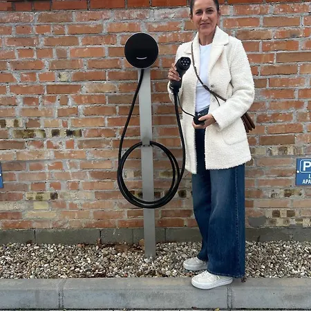 Linden 107 Glamour (adults Only) * Mosonmagyaróvár